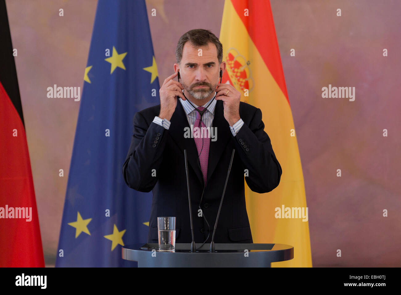 Berlin, Allemagne. 1er décembre 2014. Déclaration du Président allemand Joachim Gauck et l'Espagnol Le roi Philippe VI s'est rendu compte au cours de la visite en Allemagne au château de Bellevue à Berlin, Allemagne, le Décembre 01, 2014. / Photo : Le roi Felipe VI. De l'Espagne. Credit : Reynaldo Chaib Paganelli/Alamy Live News Banque D'Images