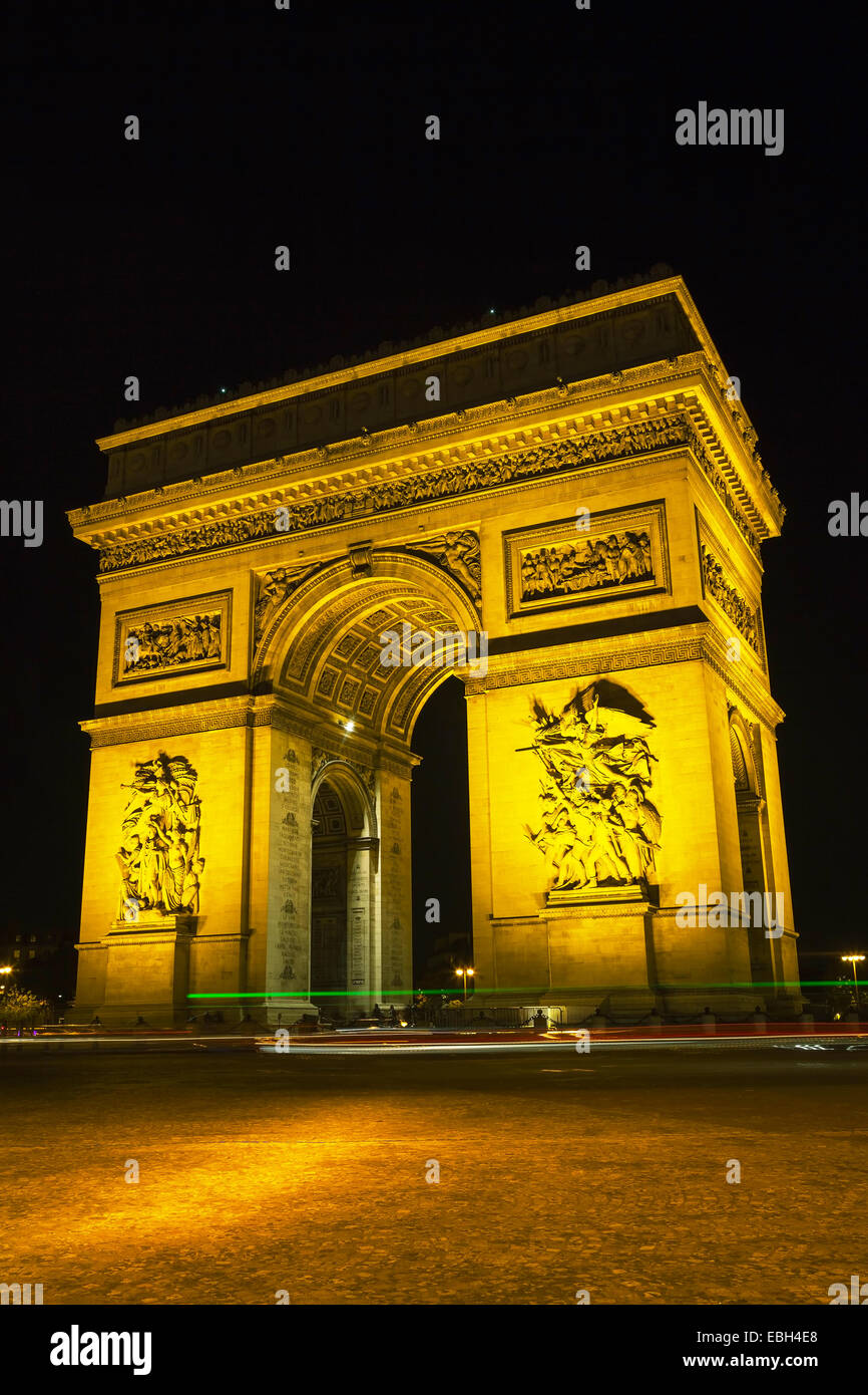 Arc de Triomphe de l'Etoile (Arc de Triomphe) à Paris la nuit Banque D'Images