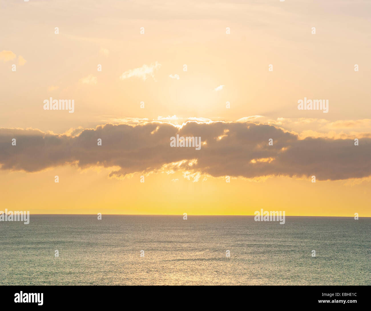 Coucher de soleil et nuages, Newquay, Cornwall, Angleterre Banque D'Images