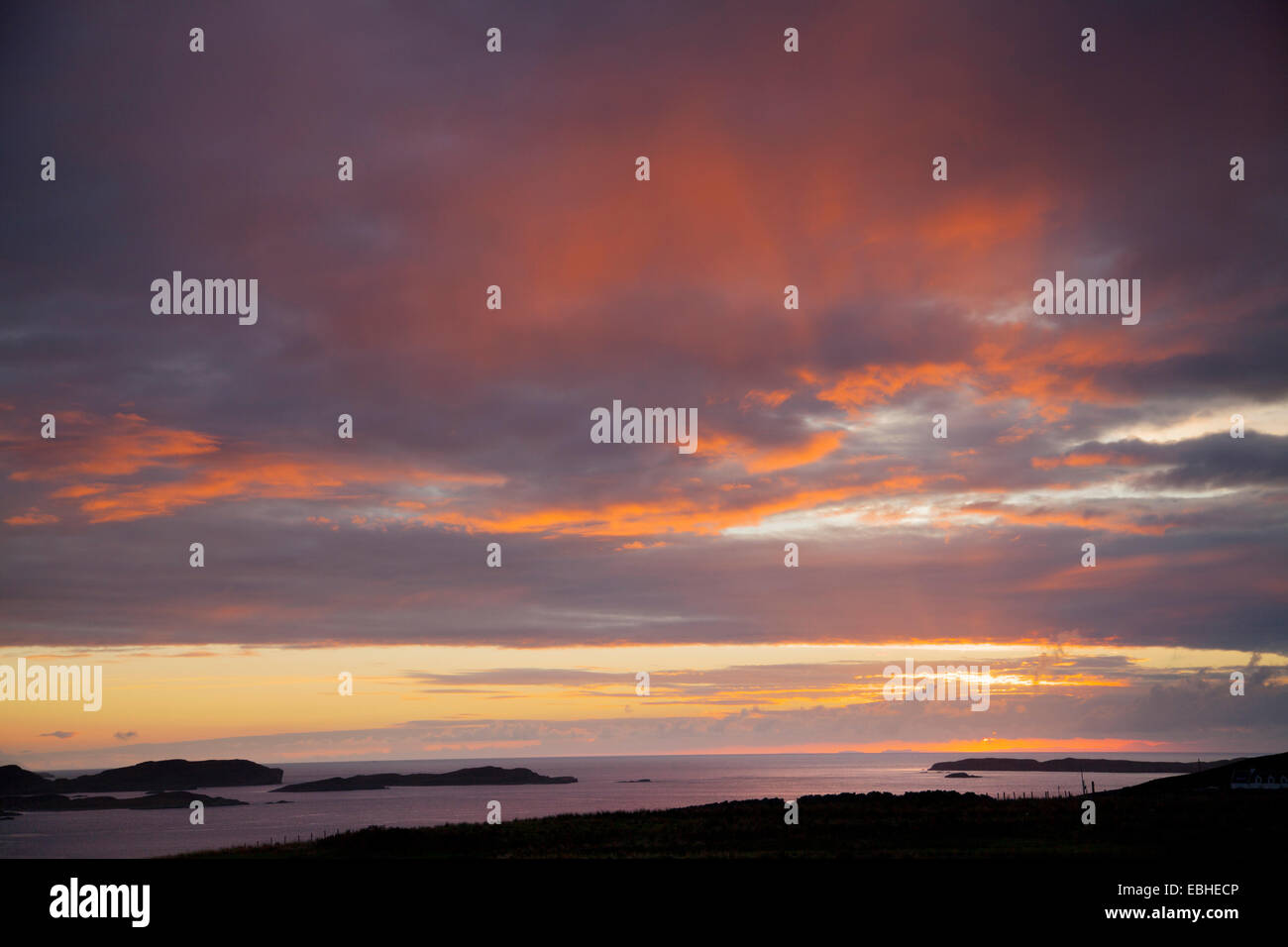 Coucher de soleil sur les îles, Highland, Scotland Banque D'Images