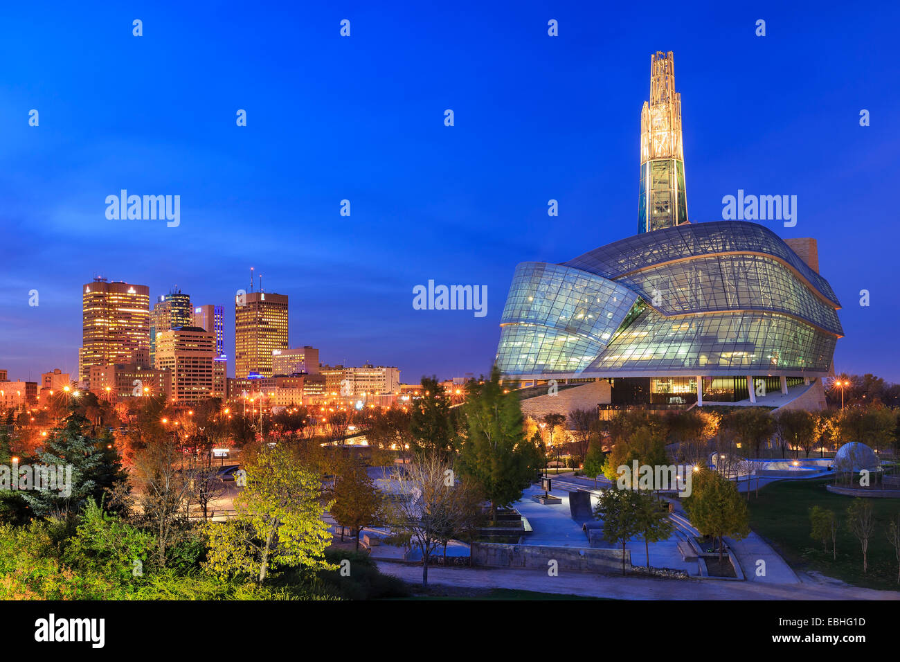 Musée canadien pour les droits de l'homme dans la nuit, dans le centre-ville de Winnipeg, Manitoba, Canada Banque D'Images