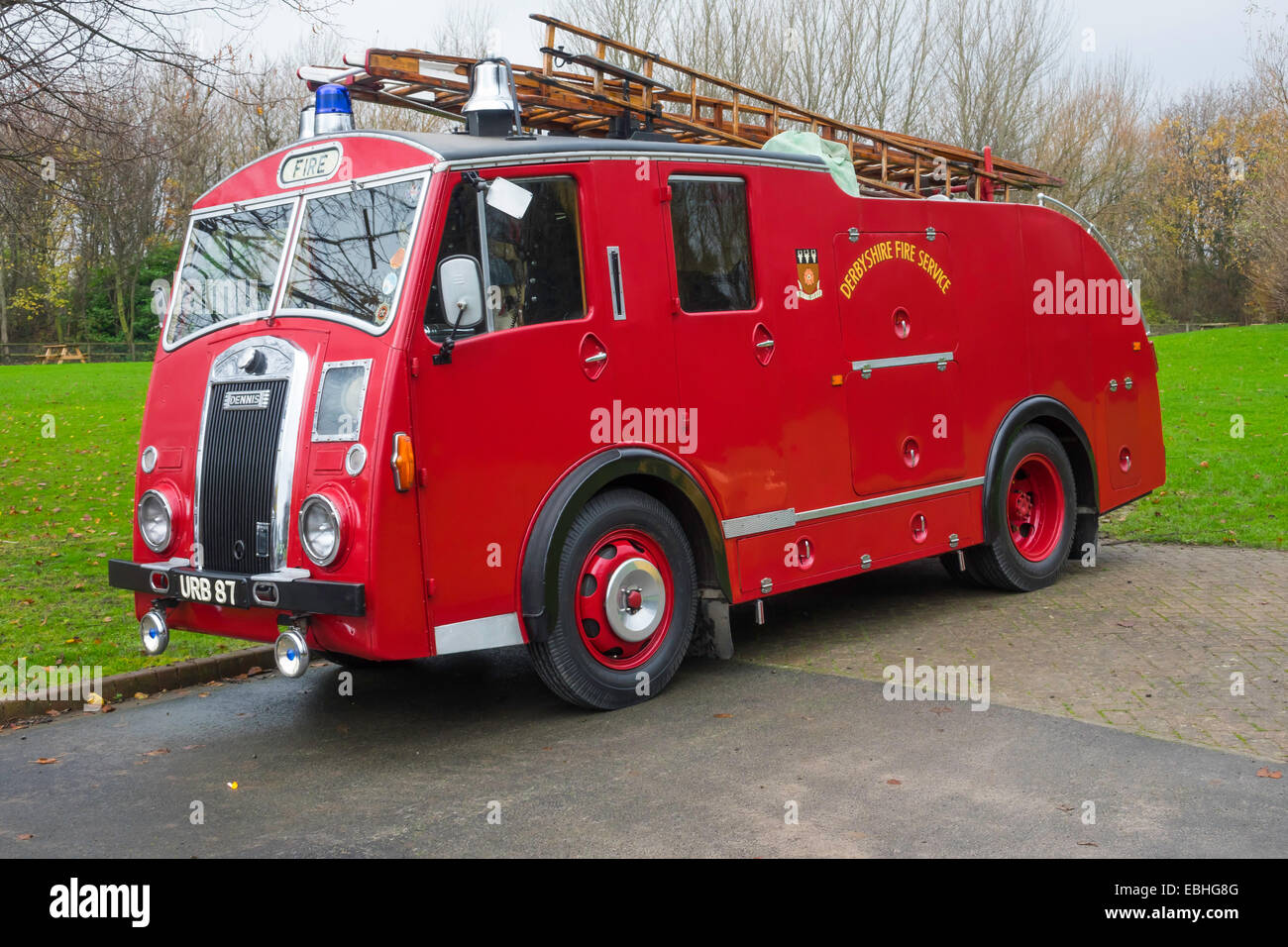 Historique restauré 1954 Dennis F8 de l'eau d'incendie à l'origine propriété d'offres par le Service Incendie Derbyshire Banque D'Images