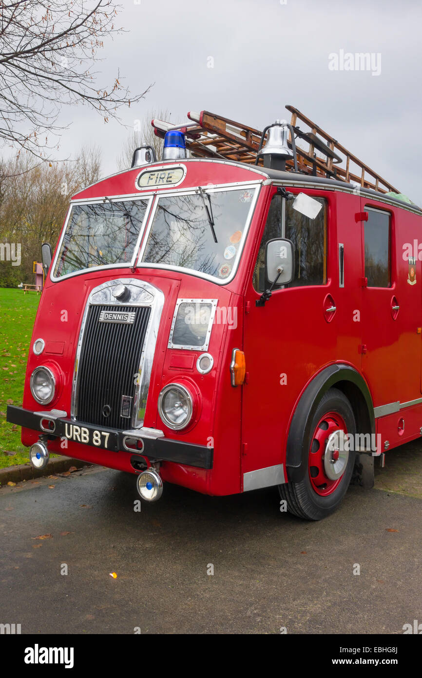 Historique restauré 1954 Dennis F8 de l'eau d'incendie à l'origine propriété d'offres par le Service Incendie Derbyshire Banque D'Images