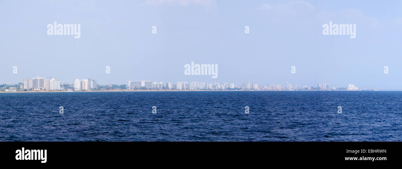 Photo panoramique de la ville fantôme de Famagouste, à Chypre. Depuis l'invasion turque du nord de Chypre en 1974, l'ancienne ville de Famagouste est abandonné Banque D'Images