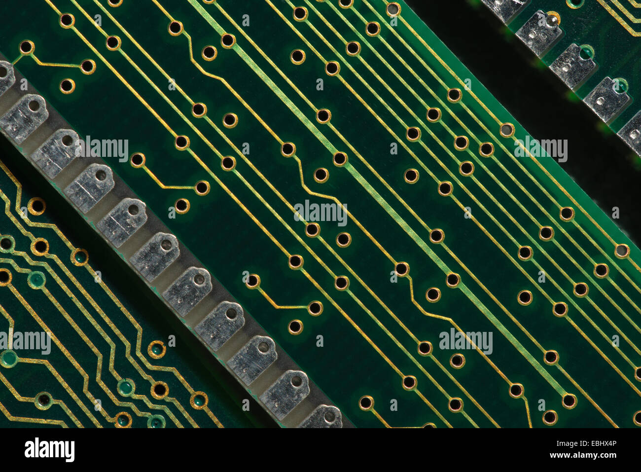 Composants électriques des circuits imprimés à un macro-niveau RAM La technologie de montage en surface des imprimés d'or Banque D'Images