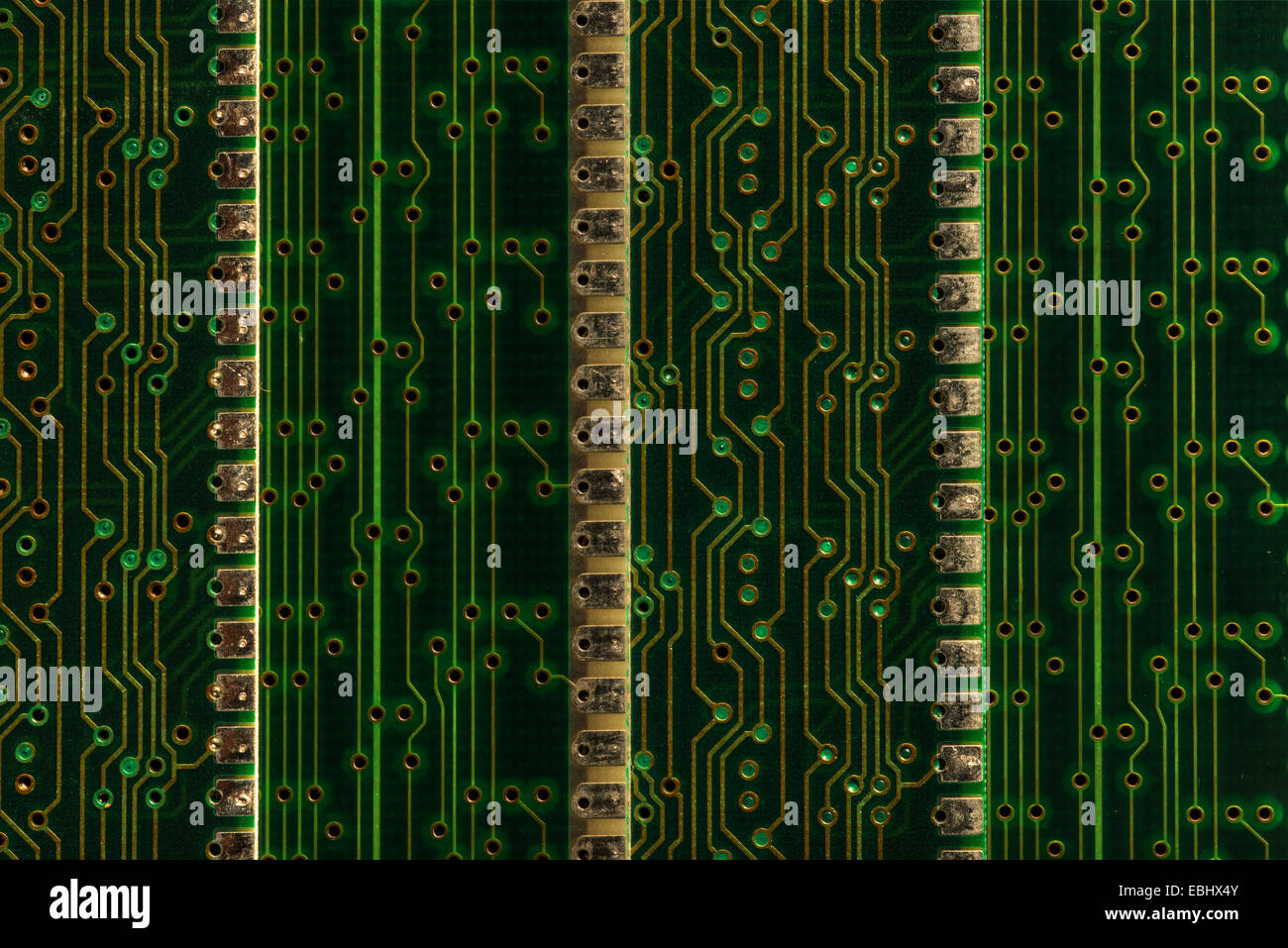 Composants électriques des circuits imprimés à un macro-niveau RAM La technologie de montage en surface des imprimés d'or Banque D'Images