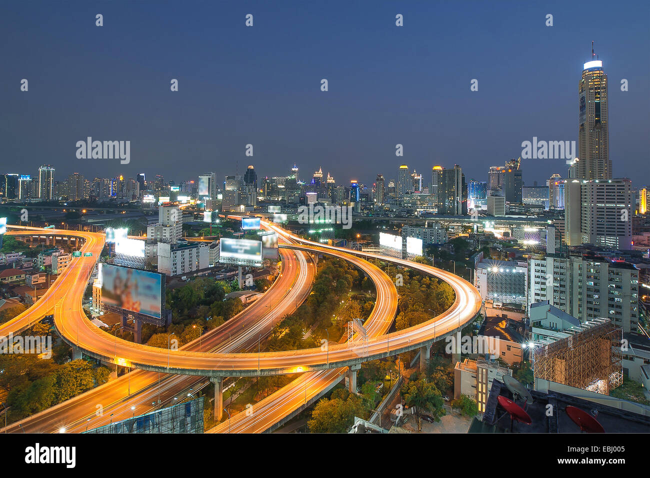 La vue quotidienne de la ville de Bangkok avec le trafic principal Banque D'Images