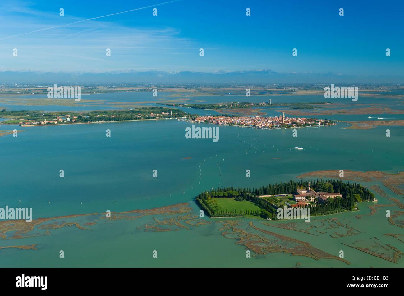 Vue aérienne de l'île de San Francesco del Deserto, lagune de Venise, Italie, Europe Banque D'Images