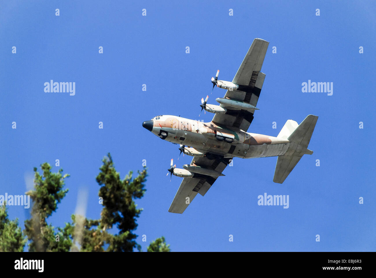 De l'air israélienne avion de transport Hercules C-130 en vol Banque D'Images
