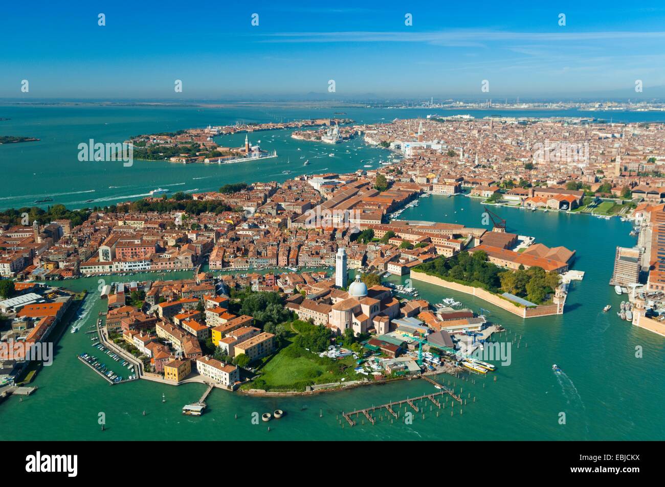 Vue aérienne de Castello, l'Arsenal et du port de l'île de San Pietro di Castello, Venise, Italie, Europe Banque D'Images