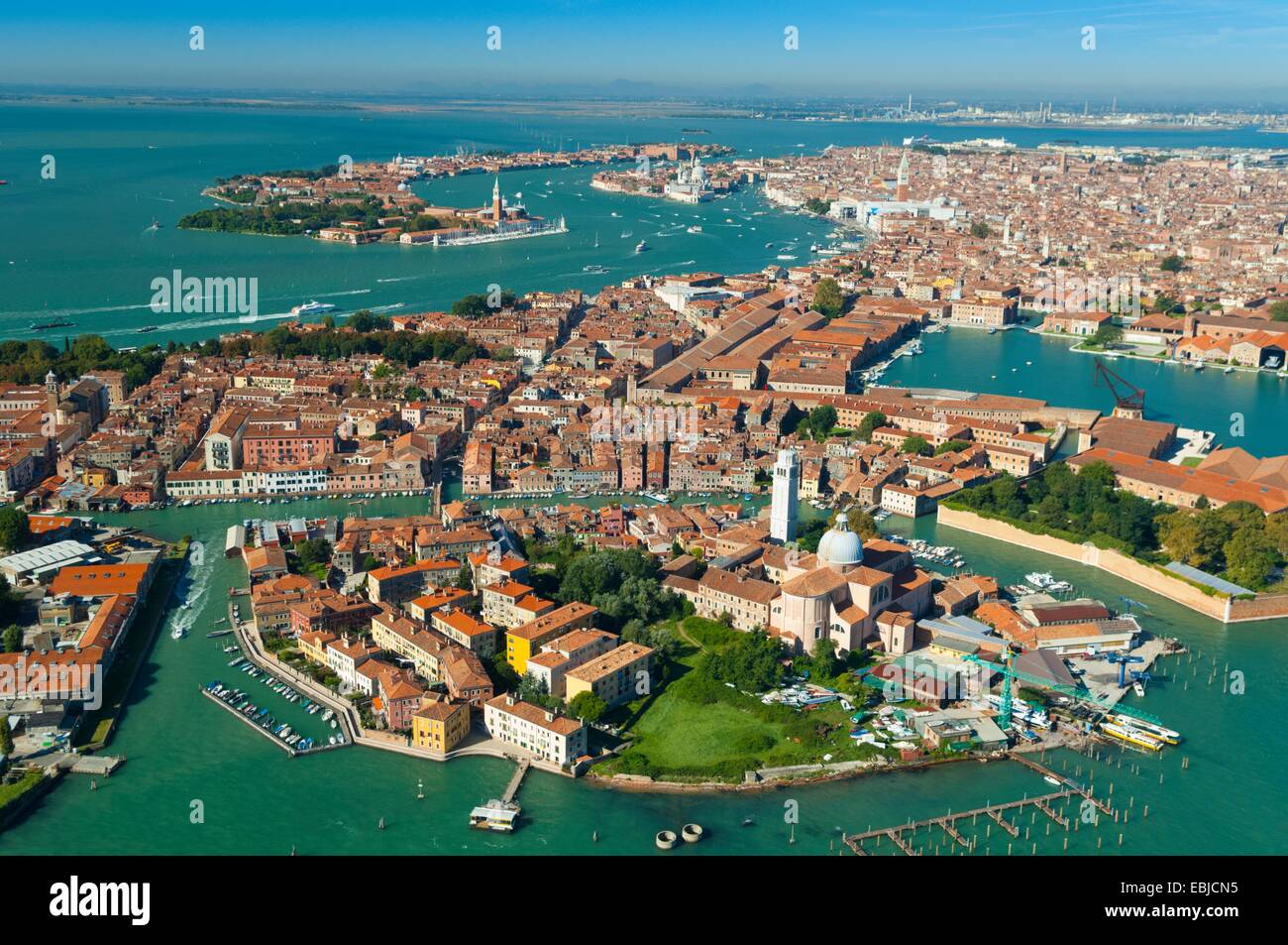 Vue aérienne de Castello, l'Arsenal et du port de l'île de San Pietro di Castello, Venise, Italie, Europe Banque D'Images