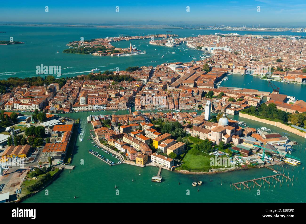 Vue aérienne de Castello, l'Arsenal et du port de l'île de San Pietro di Castello, Venise, Italie, Europe Banque D'Images