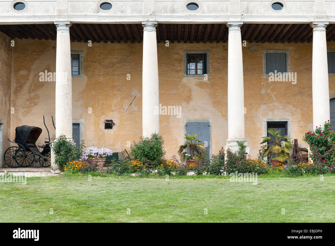 Villa Piovene Porto Godi, près de Vicenza, Italie. Construit vers 1539. Un 'Barchessa' (aile latérale pour chariots de ferme, stockage etc) Banque D'Images