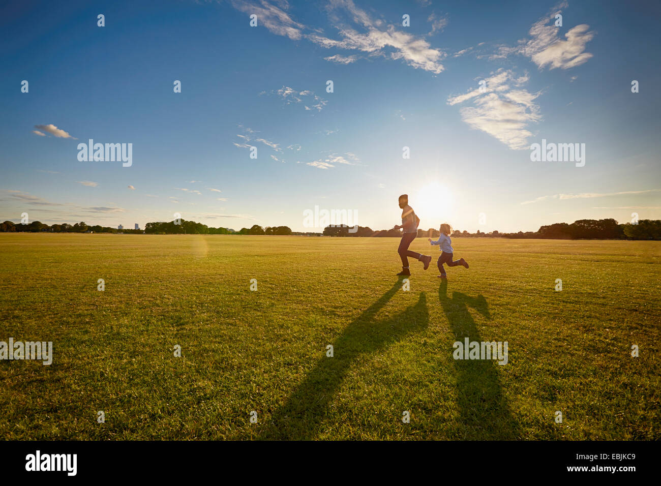 Père et fils dans le parc Banque D'Images