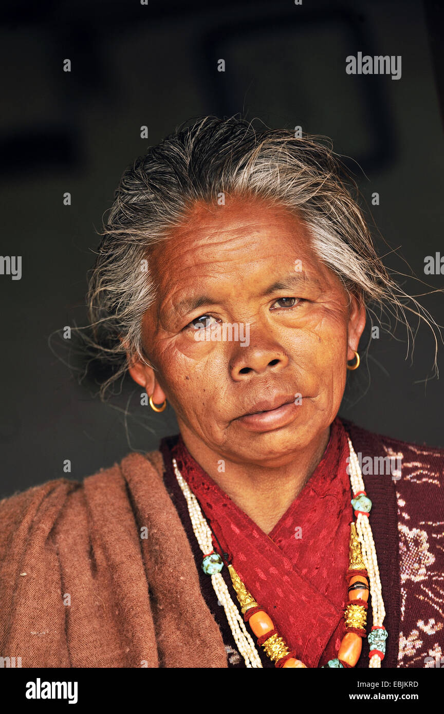 Portrait d'une vieille femme à partir de l'ANNAPURNA HIMAL, Népal, Annapurna Banque D'Images