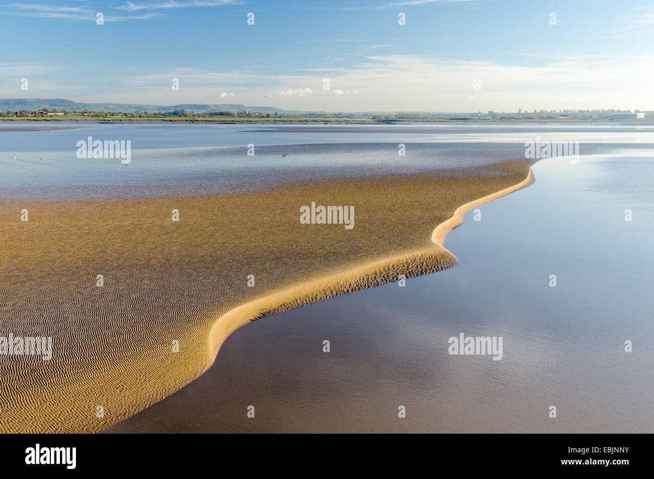 Lit de la rivière de sable à marée basse à Lydney Port sur la rive ouest de la rivière Severn dans le Gloucestershire Banque D'Images