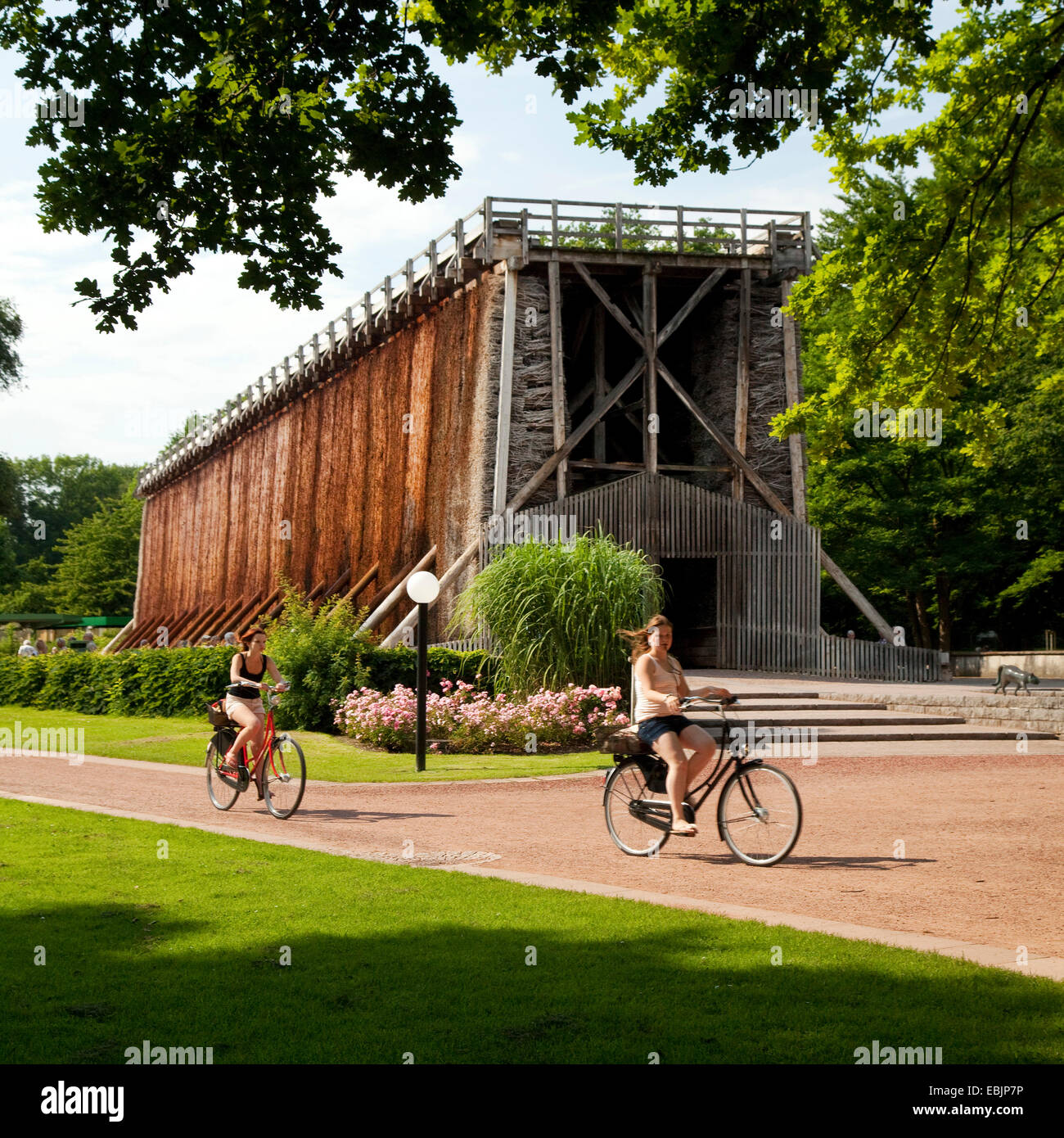 Biker dans le parc thermal, l'Allemagne, en Rhénanie du Nord-Westphalie, Bad Sassendorf Banque D'Images