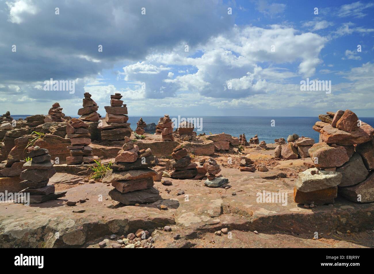 Cairns à Cap Fréhel, France, Bretagne, Plevenon Banque D'Images