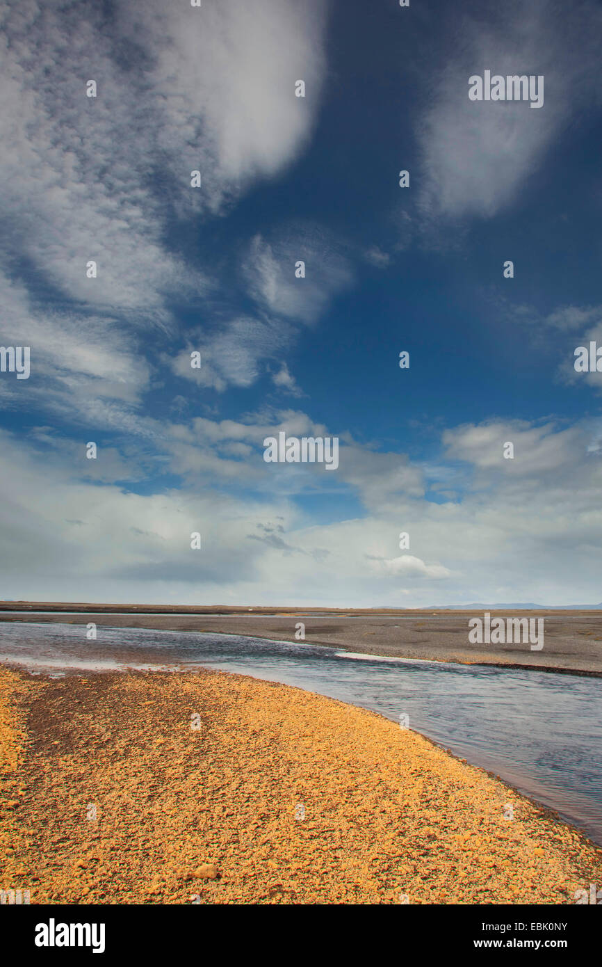 Les dépôts de minéraux dans l'écoulement glaciaire, l'Islande, la rivière Bakki Banque D'Images