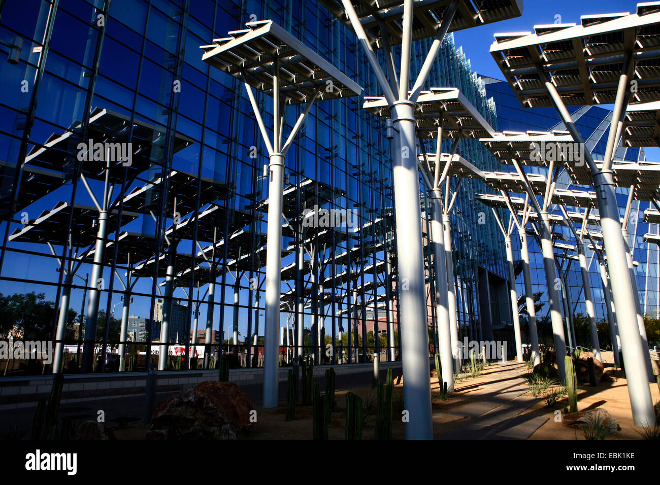 Centrale photovoltaïque de l'avant de l'office municipal, USA, Nevada, Las Vegas Banque D'Images
