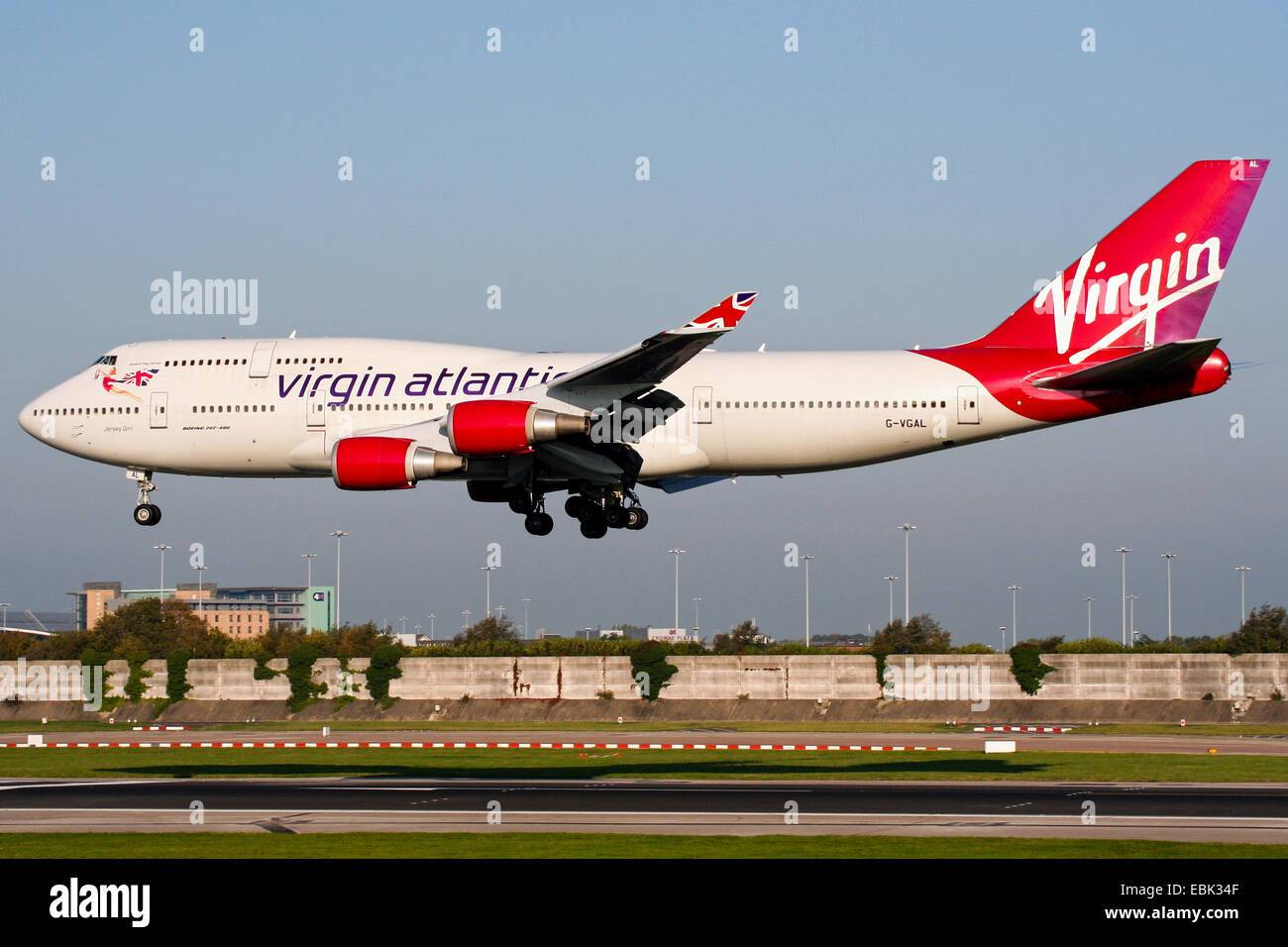 Virgin Atlantic approches Boeing 747-400 de la piste 23R à l'aéroport de Manchester. Banque D'Images