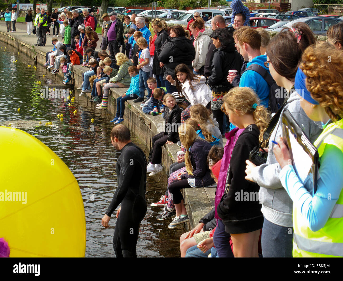 La course de canards en caoutchouc charité River Teith Callander Ecosse Banque D'Images