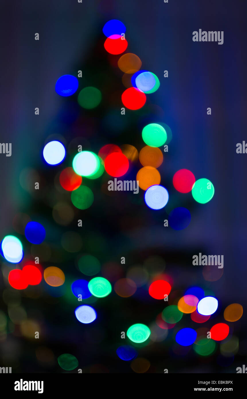 Arbre de Noël de flou artistique avec 1 lumières colorées Banque D'Images
