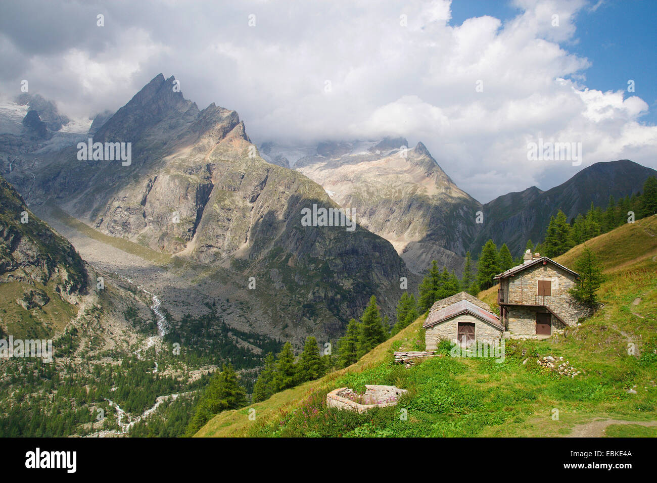 Val Ferret à Arnuva avec Mont Gruetta, Italie, Refuge Maison Vieille Banque D'Images