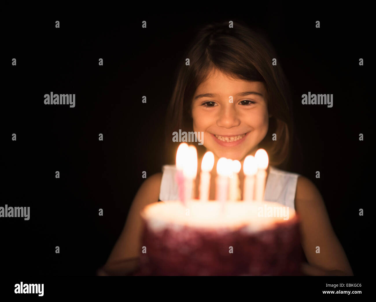 Portrait of Girl (6-7) with birthday cake Banque D'Images