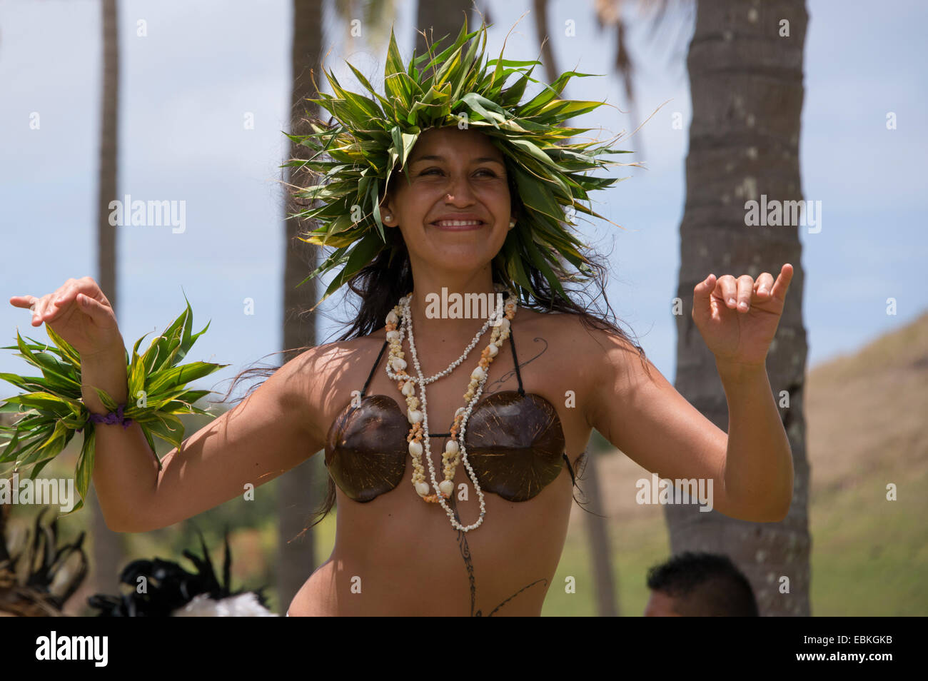 L'île de Pâques ou Rapa Nui, parc national de Rapa Nui. Site historique Anakena, spectacle de danse traditionnel polynésien. Banque D'Images