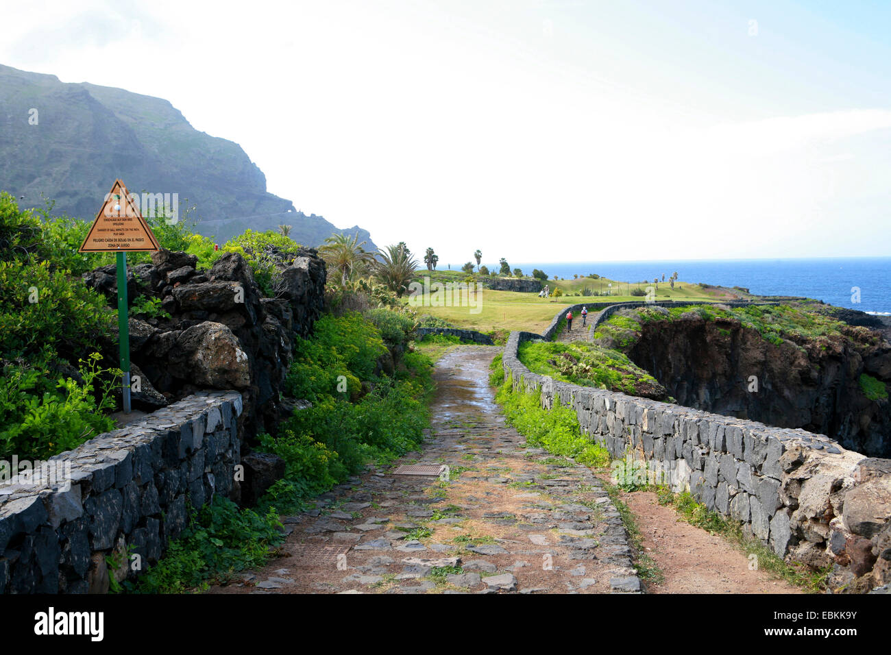 Chemin de randonnée sur la côte entre Buenavista et Playa de Las Arenas, Iles Canaries, Tenerife, Buenavista del Norte Banque D'Images