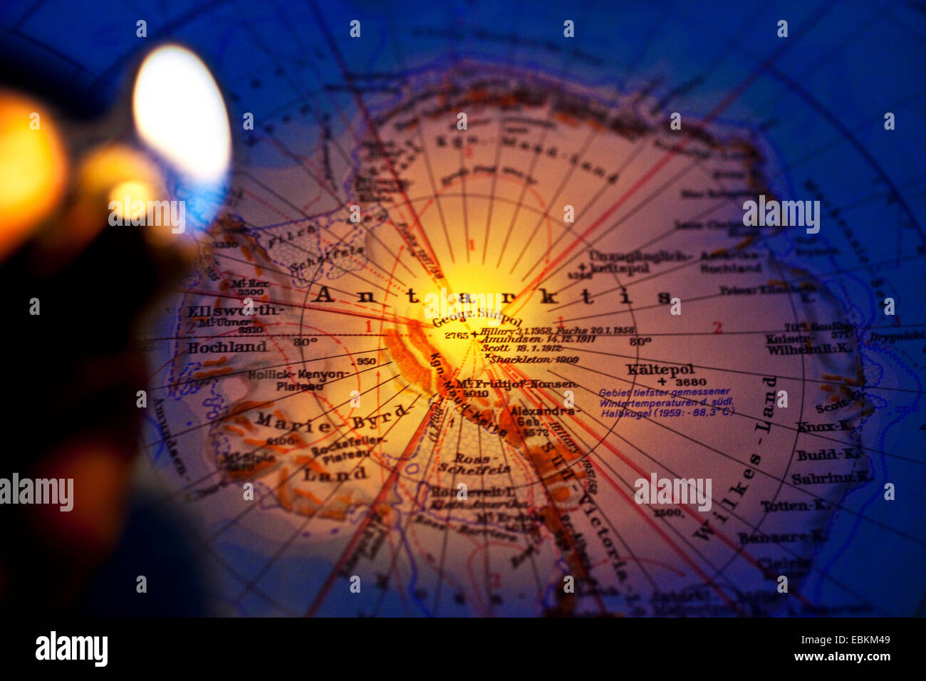 Briquet gravure carte ci-dessus de l'Antarctique, symbole du réchauffement climatique Banque D'Images