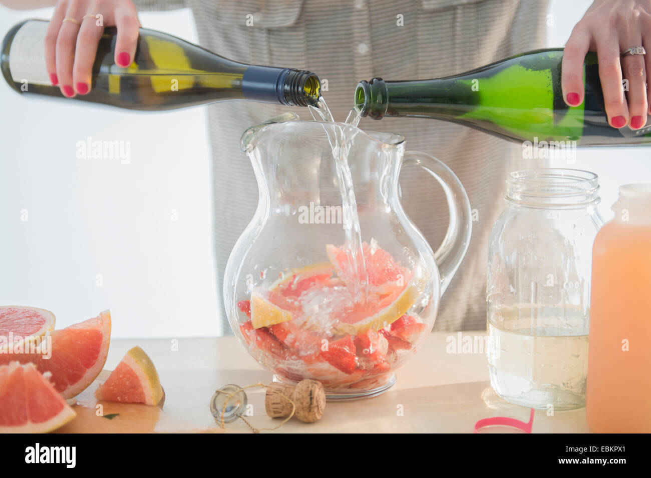 Studio shot of cocktail de fruits préparation Banque D'Images