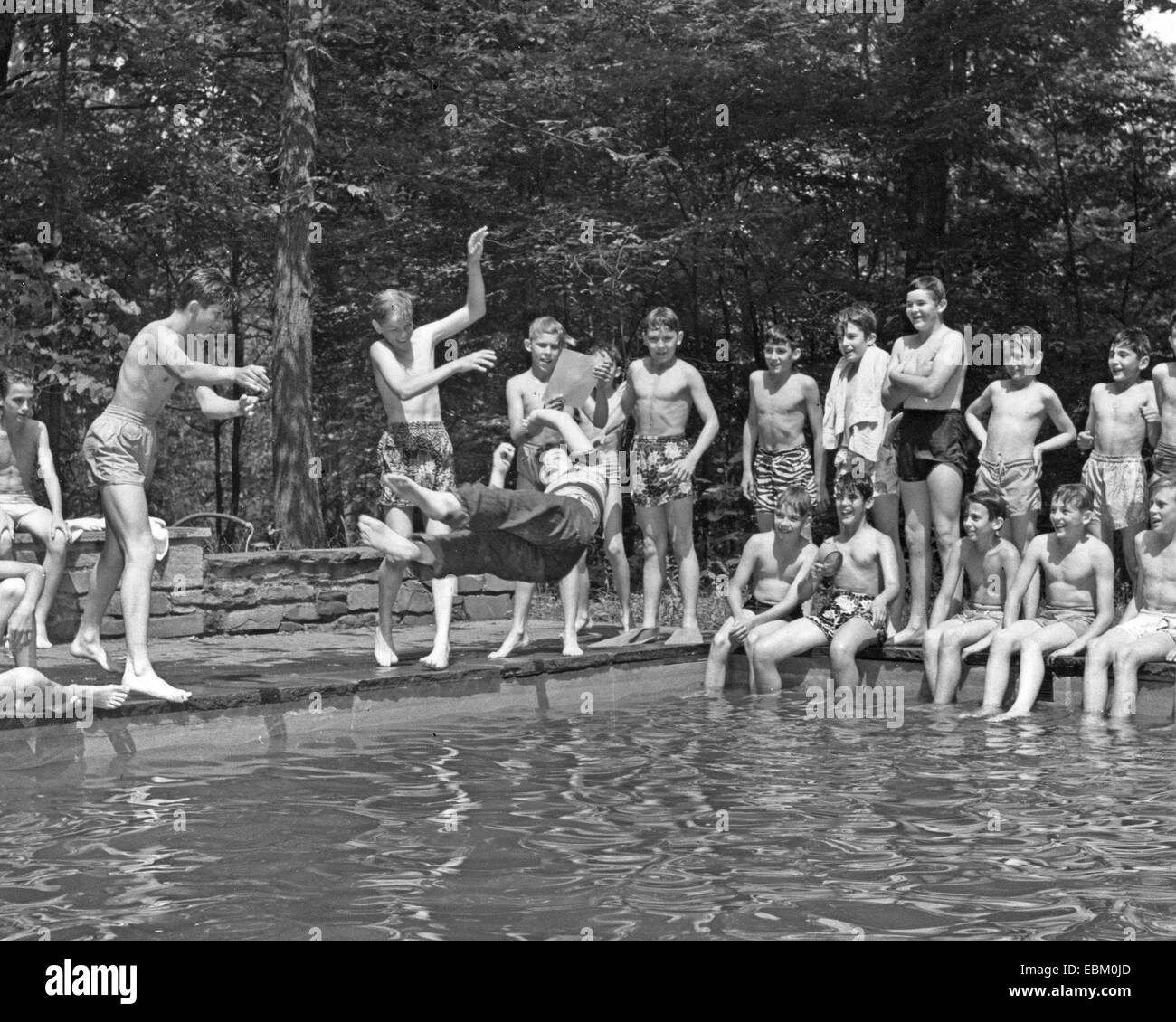 Gang chez les adolescentes Banque d'images noir et blanc Alamy