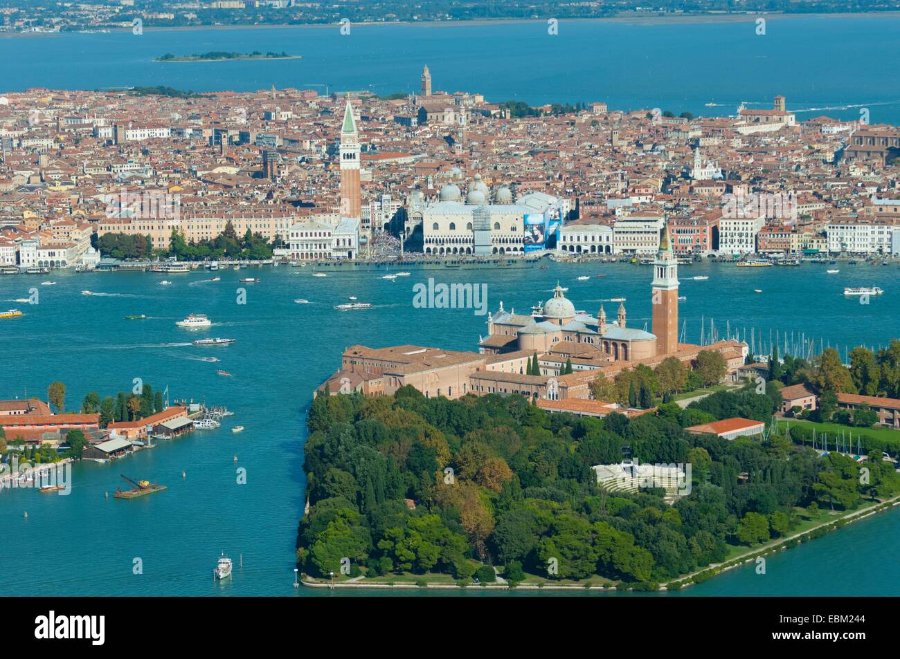 Vue aérienne de San Giorgio Maggiore et Venise, Italie, Europe Banque D'Images