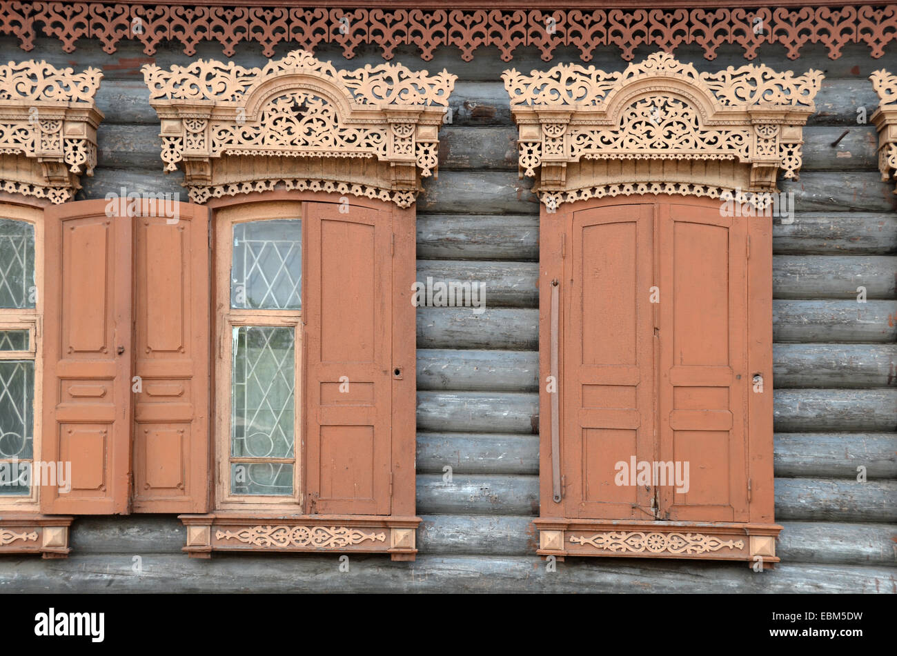 Détail d'une isba en bois à Oulan Oudé, Sibérie Banque D'Images