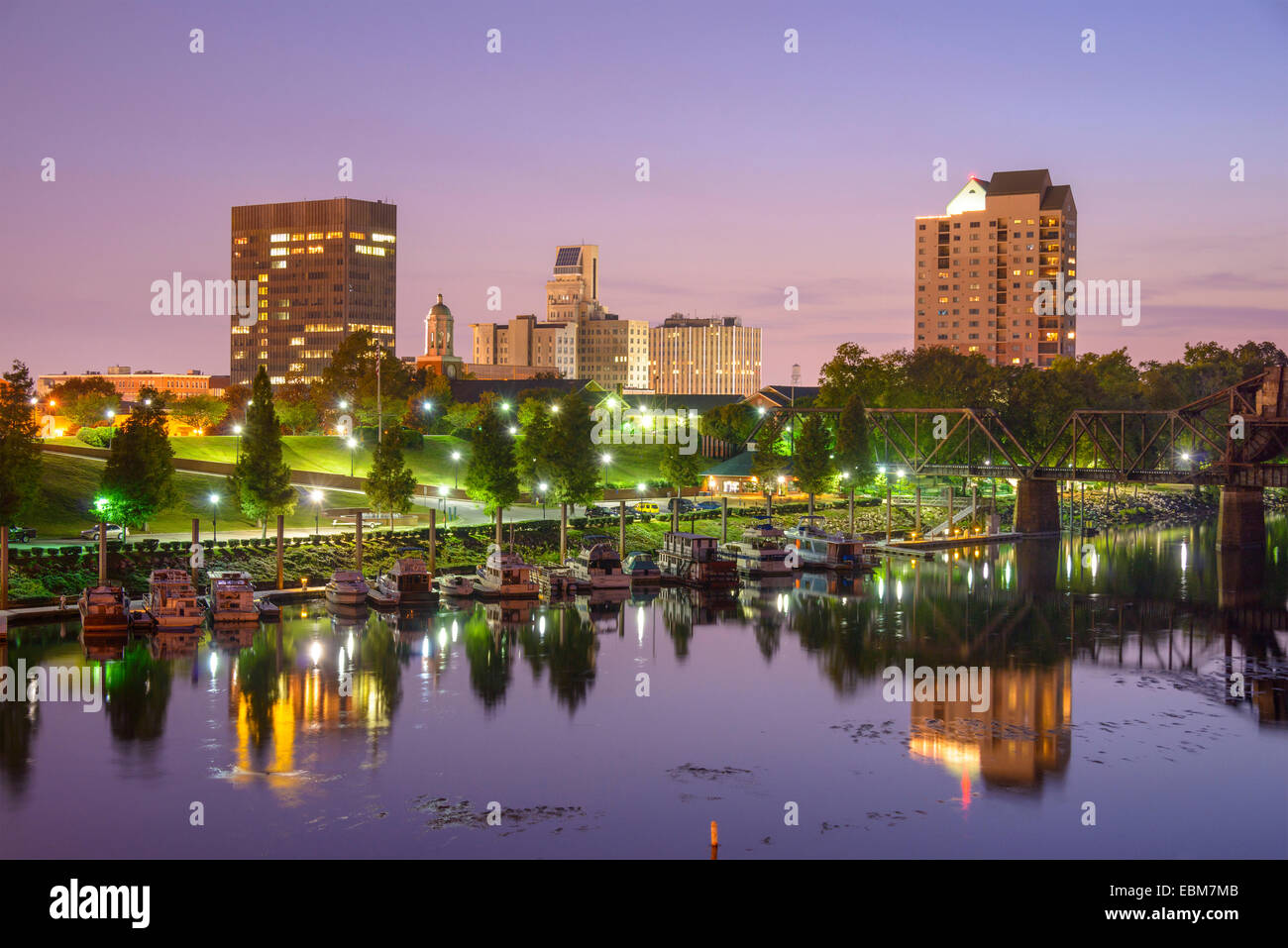 Augusta, Géorgie, USA Skyline sur la rivière Savannah. Banque D'Images