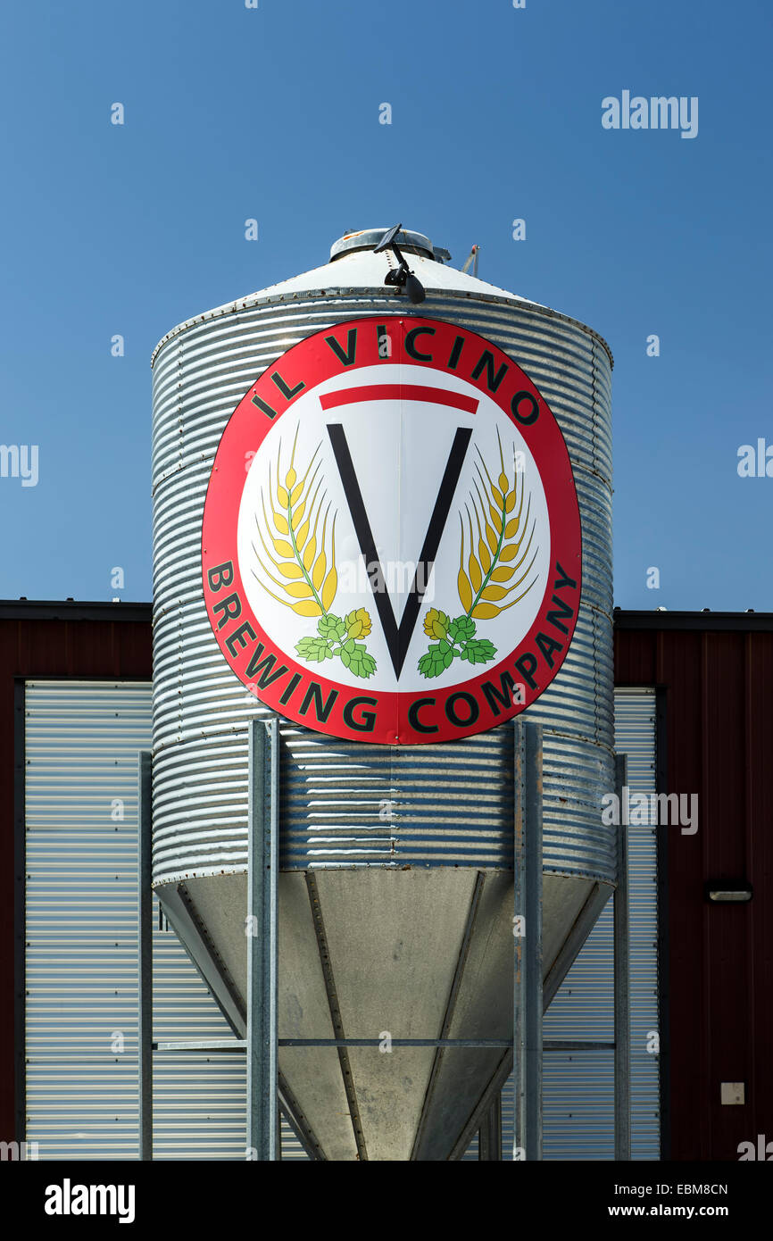 Brassage extérieur réservoir et navire, il Vicino Brewing Company, Albuquerque, Nouveau Mexique USA Banque D'Images
