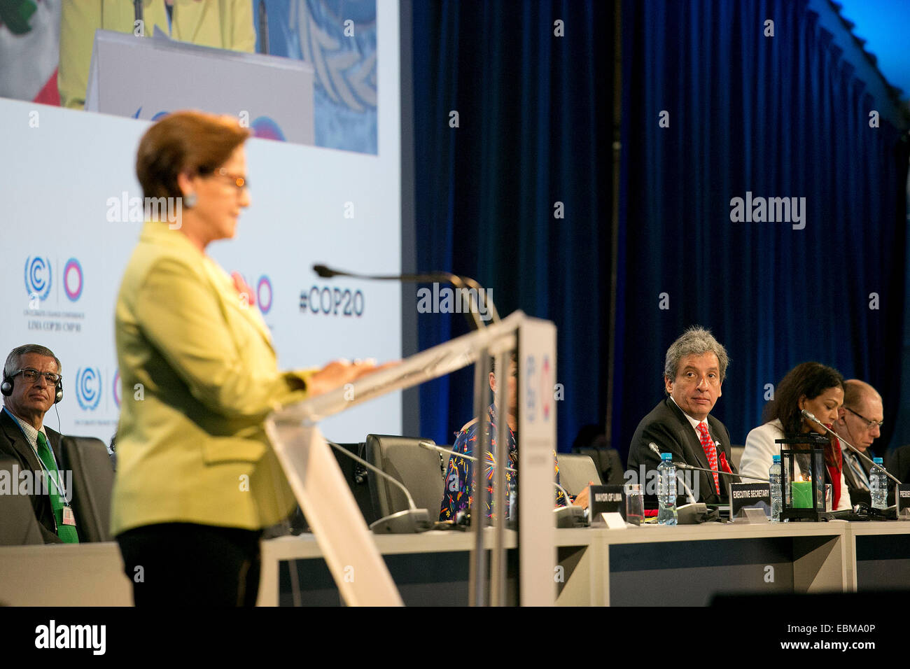 Lima, Pérou. 1er décembre 2014. Le maire de Lima SUSANA VILLARAN assiste à la célébration d'ouverture de la CDP20. Pendant deux semaines, les délégués de près de 200 pays rédigera un accord international sur le climat qui est prévue pour l'adoption à Paris l'année prochaine. Crédit : Danielle Villasana/ZUMA/ZUMAPRESS.com/Alamy fil Live News Banque D'Images