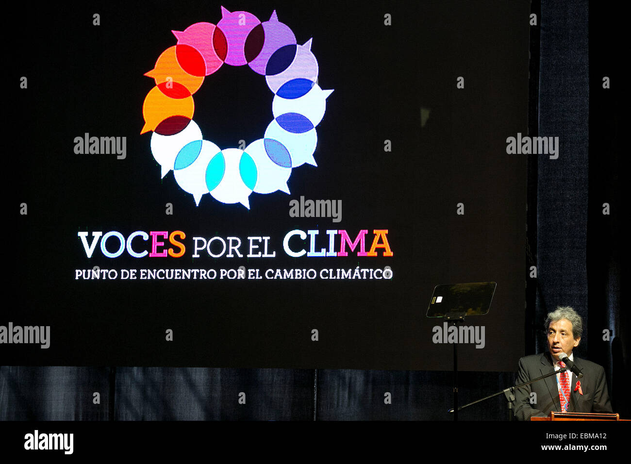 Lima, Pérou. 1er décembre 2014. COP20 Le Président Manuel Pulgar Vidal-parle au cours de la 'voix' pour les événement au Jockey Club. Le lieu, situé à proximité du Pentagone où la COP20 séances ont lieu, l'exposition propose des domaines qui accueille des discussions sur le changement climatique : Danielle Villasana de crédit/ZUMA/ZUMAPRESS.com/Alamy fil Live News Banque D'Images