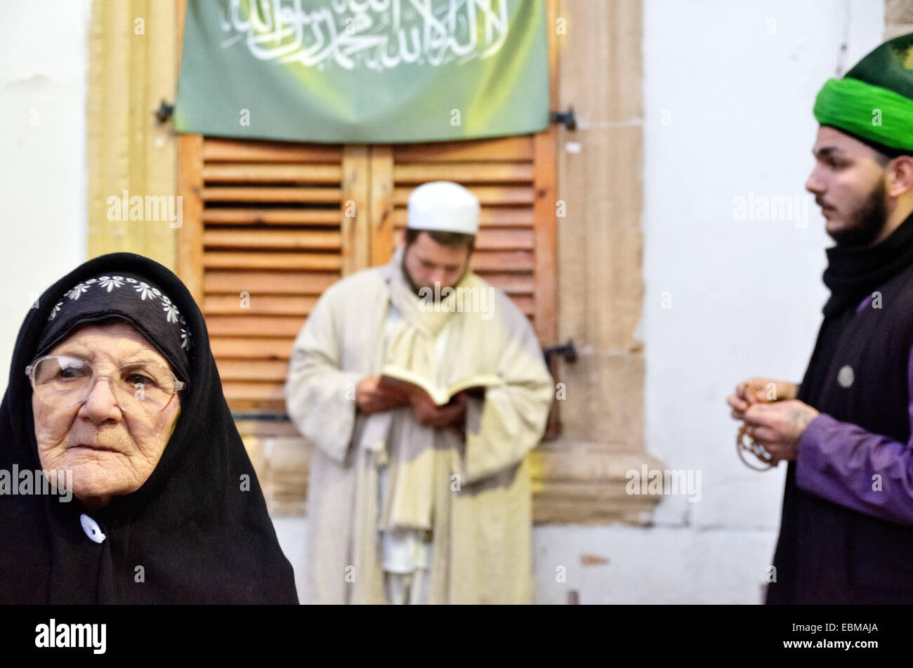 Portrait d'Alife Yashlavskaya, gardien des Tatars khanqah dans Eupatoria, l'Ukraine, la visite de Cheikh Nazim Al-Haqqani, chef de th Banque D'Images