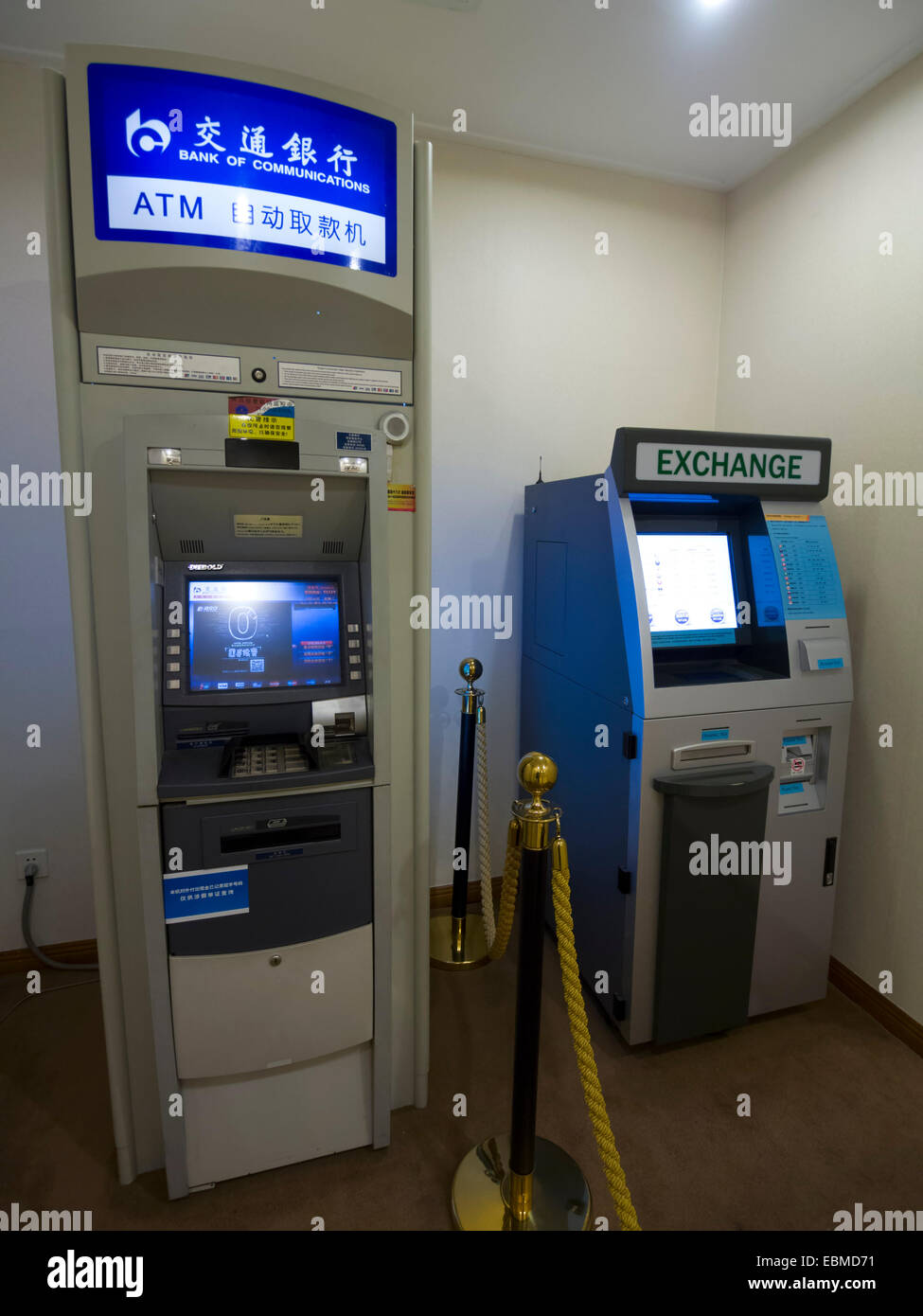 Distributeur automatique de billets et un bureau de change linge à Beijing,  Chine Photo Stock - Alamy