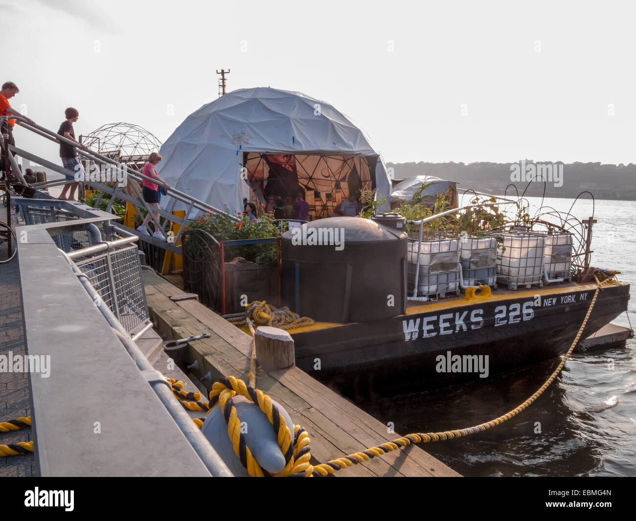Le Waterpod est un projet éco-habitat flottant qui rappelle les travaux de Buckminster Fuller, Andrea Zittel, constante et Nieuwenh Banque D'Images