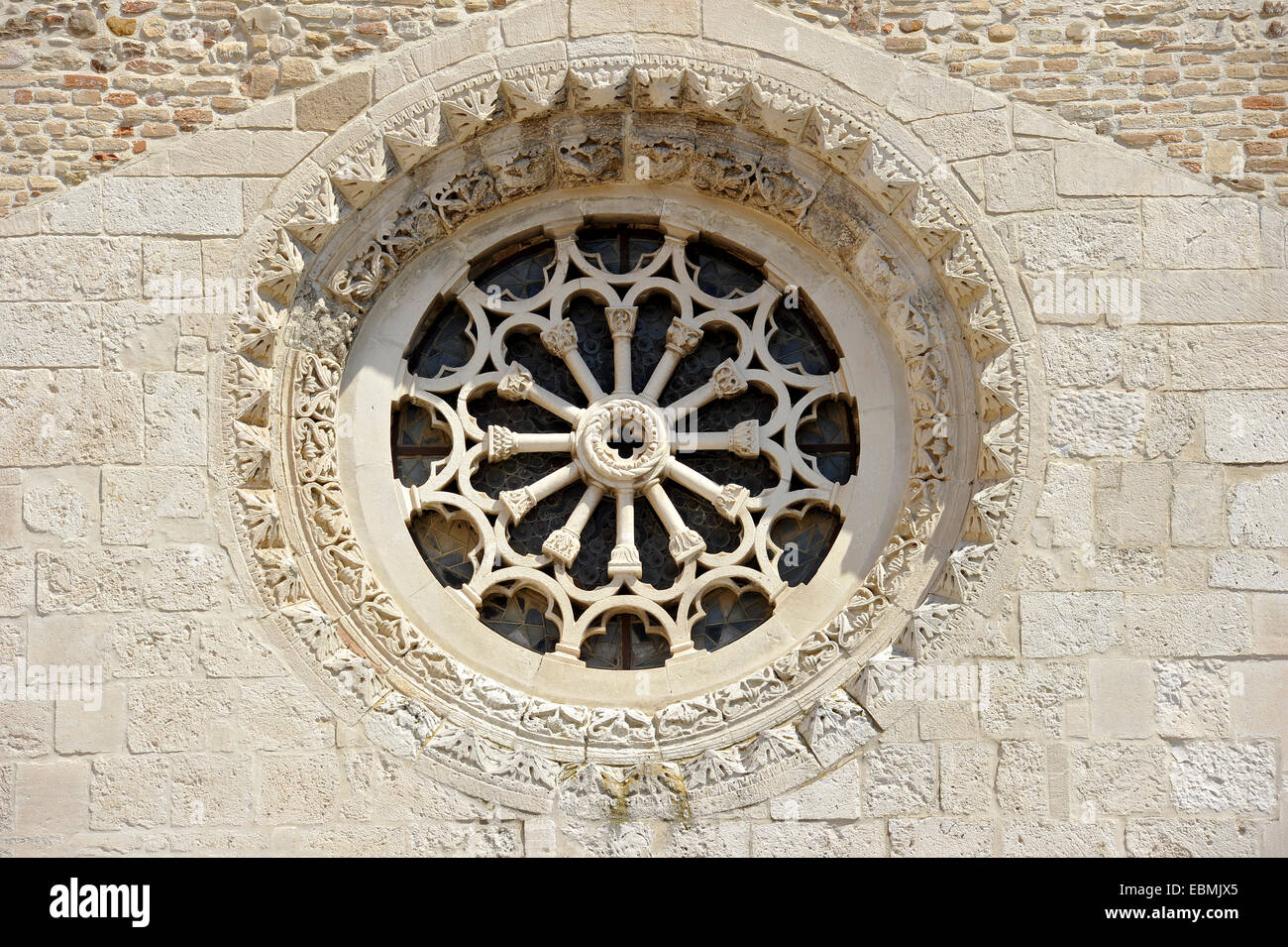 Rosace, cathédrale, Cathédrale de San Giuseppe, 13e siècle, le centre historique, Vasto, Abruzzes, Italie Banque D'Images