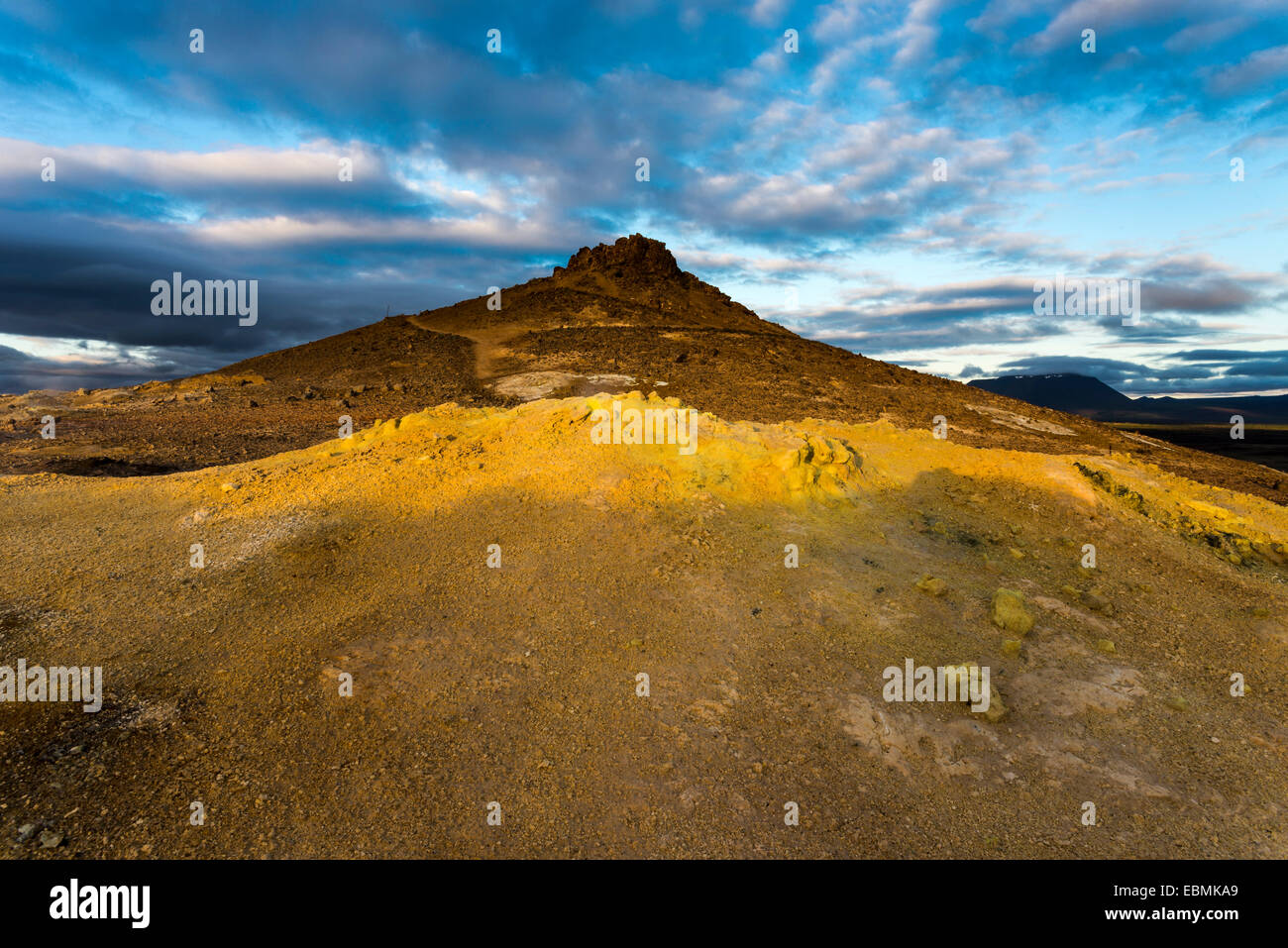 Solfataras, fumerolles, boue, boue, de soufre et d'autres minéraux, sur le sommet de la montagne de Námafjall, haut Banque D'Images