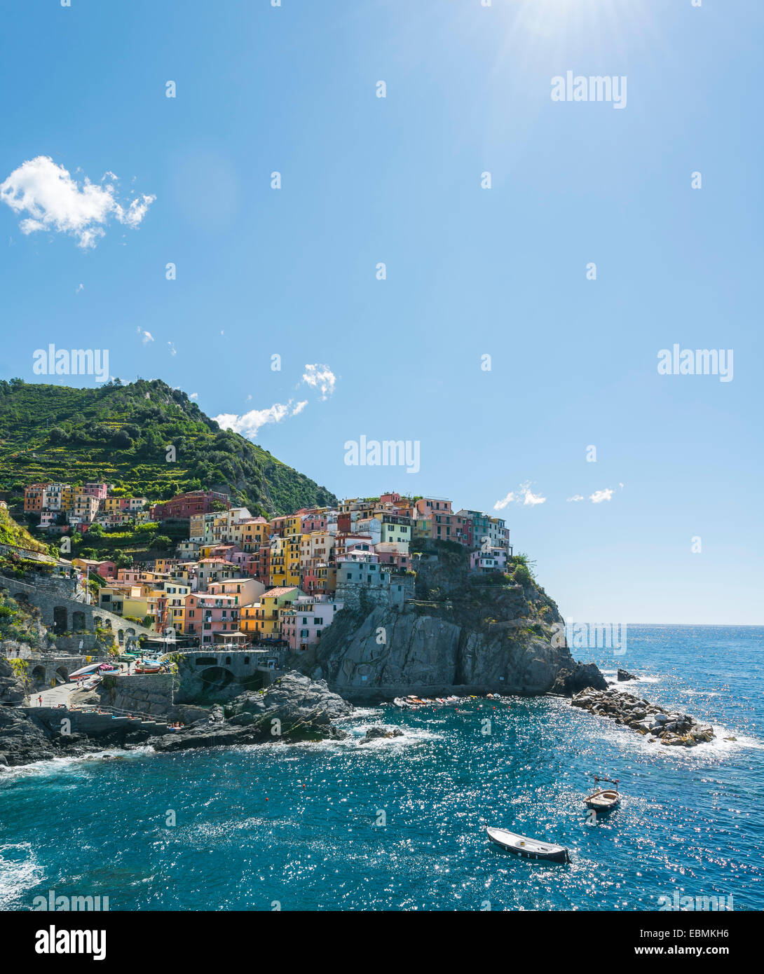 Maisons colorées sur les falaises, Manarola, Riomaggiore, Cinque Terre, La Spezia, ligurie, italie Banque D'Images
