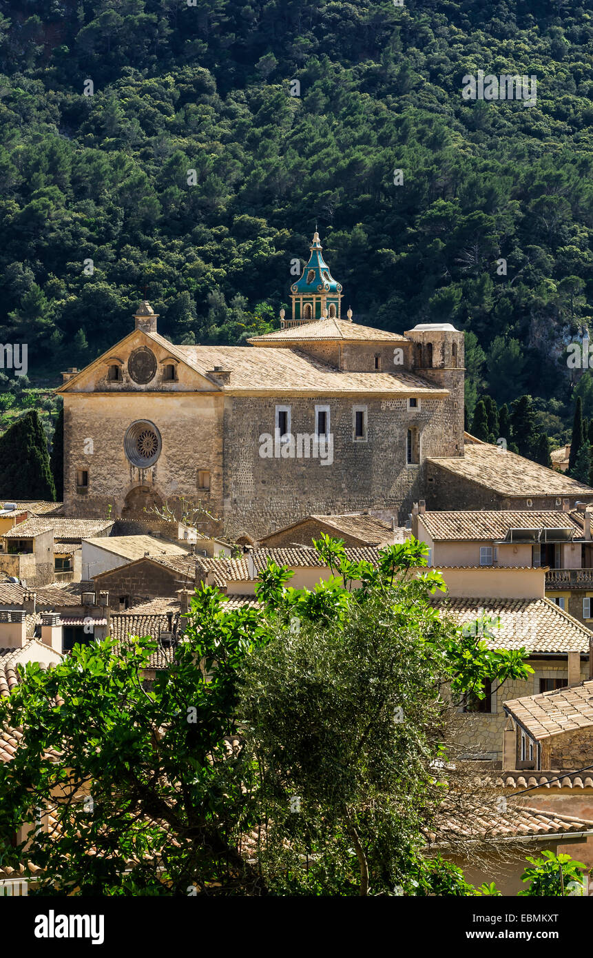 Le paysage urbain avec la Chartreuse ou la Chartreuse royale de Valldemossa, Valldemossa, Balearische 151, Espagne Banque D'Images