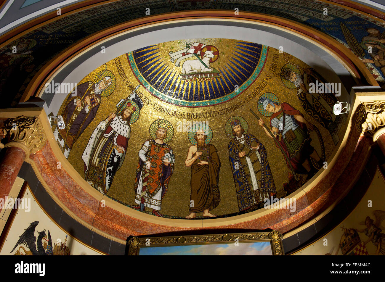 Plafond de l'église, l'Hospice autrichien de la Sainte Famille, Jérusalem, Israël Banque D'Images