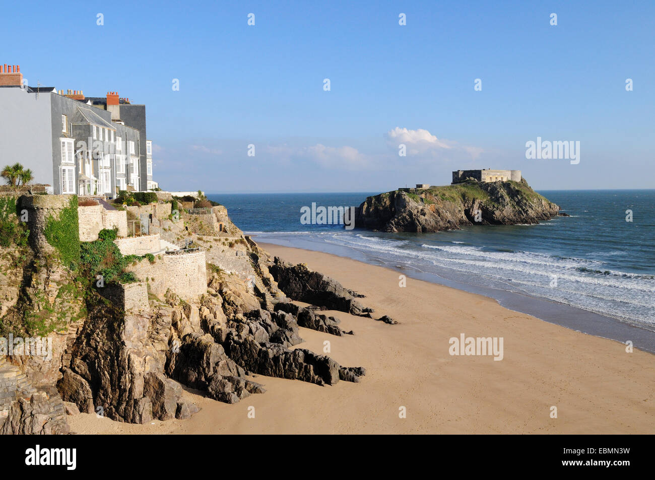 South Beach et l'île de St Catherines Tenby, Pembrokeshire Wales Banque D'Images