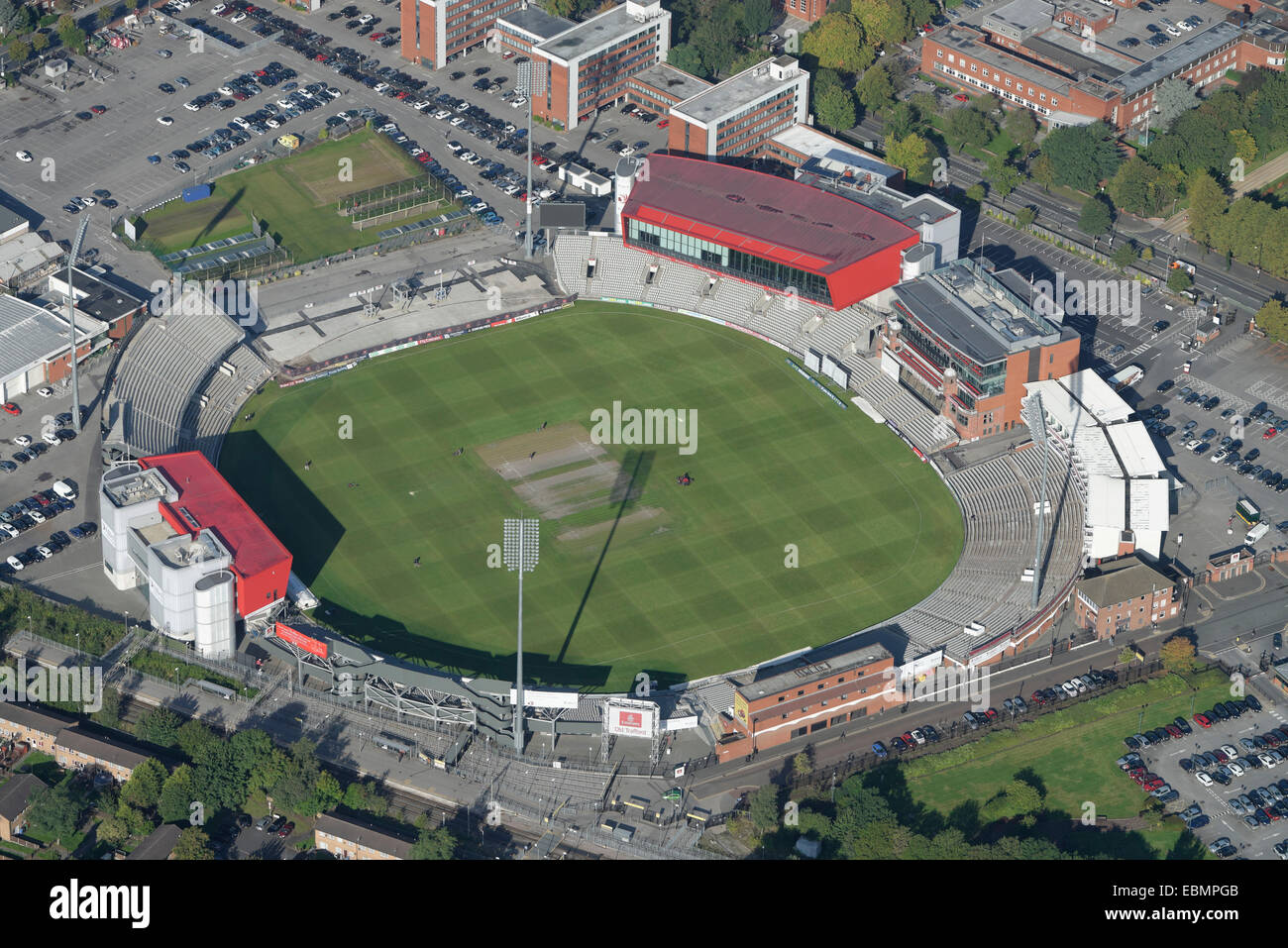 Une vue aérienne du terrain de cricket Old Trafford Manchester. Accueil de Lancashire County Cricket Club Banque D'Images
